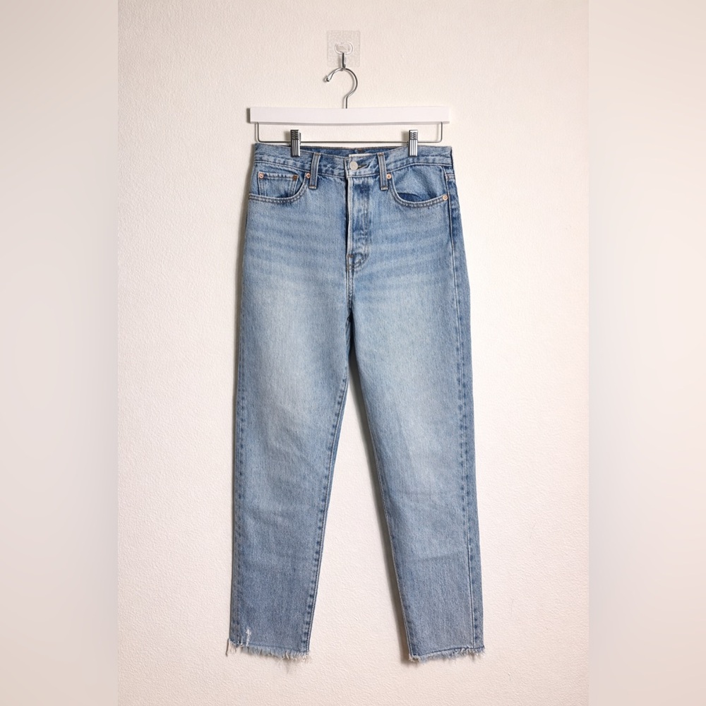 Levi's Women's Light Wash Wedgie jeans